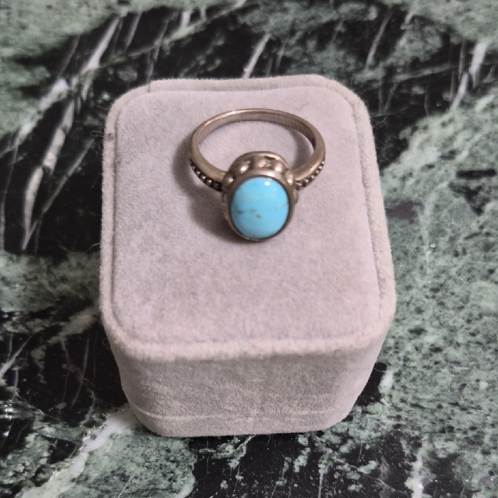Sterling Silver Turquoise Oval Ring - Elegant Blue Gemstone - Picture 5 of 15